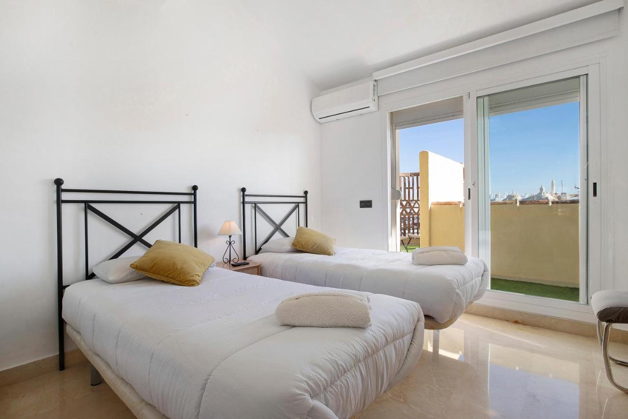 贝纳尔马德纳Luxury In Puerto Marina公寓 外观 照片